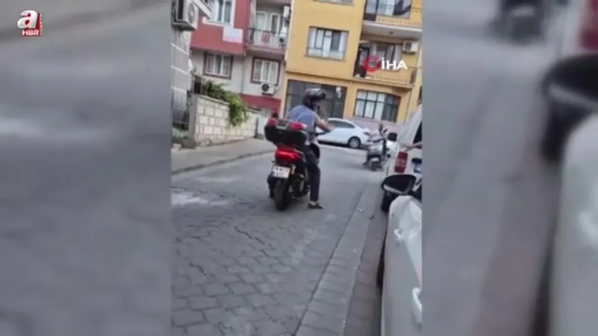 Sokak ortasında yaşanan bıçaklı kavgada dehşet anları kamerada