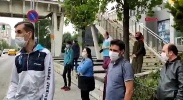 Sultangazi'de minibüs denetimi yapan polis şaştı kaldı: 16 fazla yolcu çıktı - 1