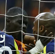 Derbinin bitiş düdüğüyle birlikte saha karıştı