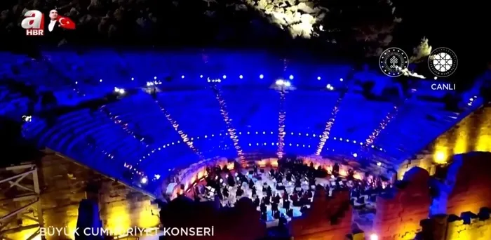 Son dakika: 29 Ekim Cumhuriyet Bayramı Büyük Cumhuriyet Konseri ile kutlandı - 2