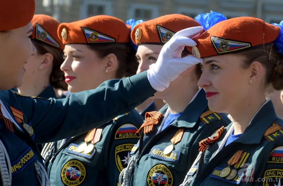 Rusya'daki 9 Mayıs Zafer Günü kutlamalarından renkli görüntüler 14