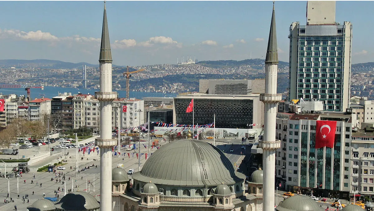 Taksim Camii ile Çamlıca Camii'nden muhteşem görüntü