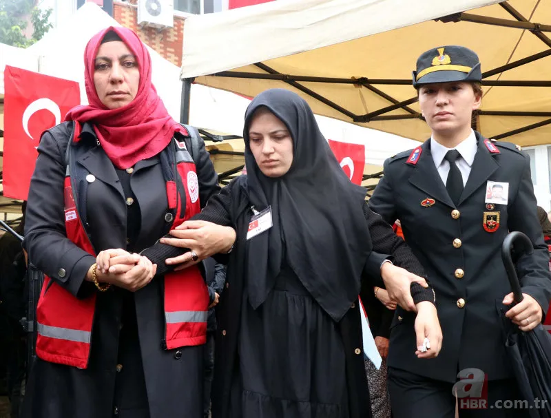 Teröristlerin aracını gasp edip, katlettiği veteriner hekim Mikail Bozlağan'a acı veda! Şehit babaya son bakış 8