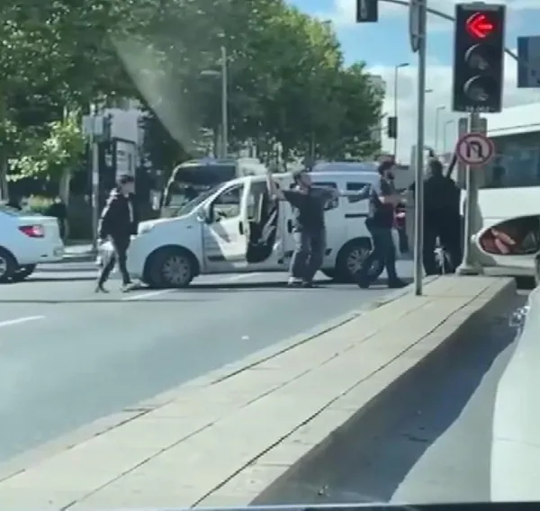 Önce baltalı sonra sopalı kavga! Dehşet anları kamerada - 3