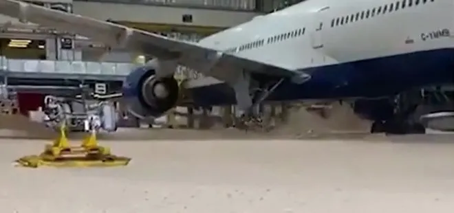 İngiltere’de iki yolcu uçağı 5 tonluk köpüğün içinde kaldı