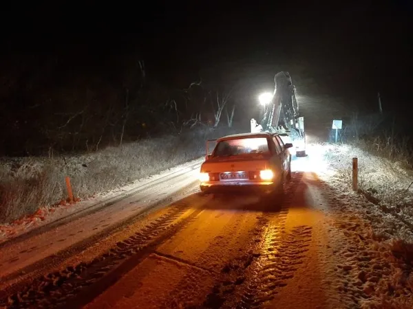 Tekirdağ’da karlı yolda sürücülerin zor anları - 2