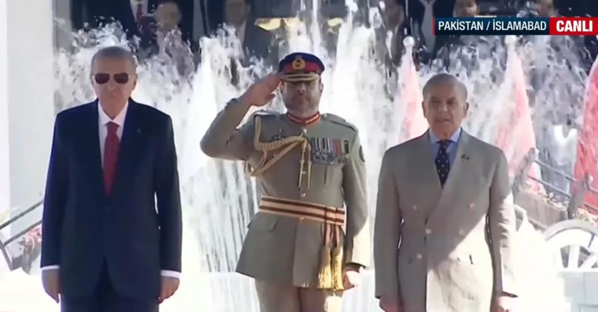 Başkan Erdoğan Pakistan'da resmi törenle karşılandı