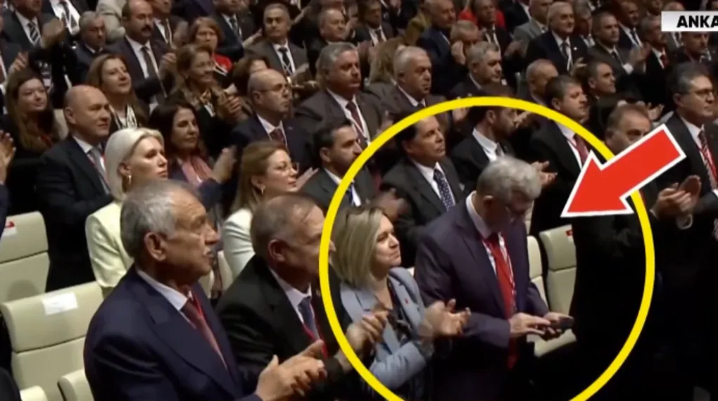 Yavaş, İmamoğlu'nu alkışlamadı: CHP'lilerden mezar taşlı protesto