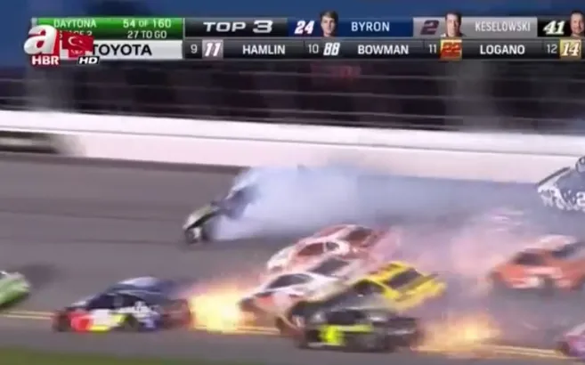 Otomobil yarışlarında zincirleme kaza!