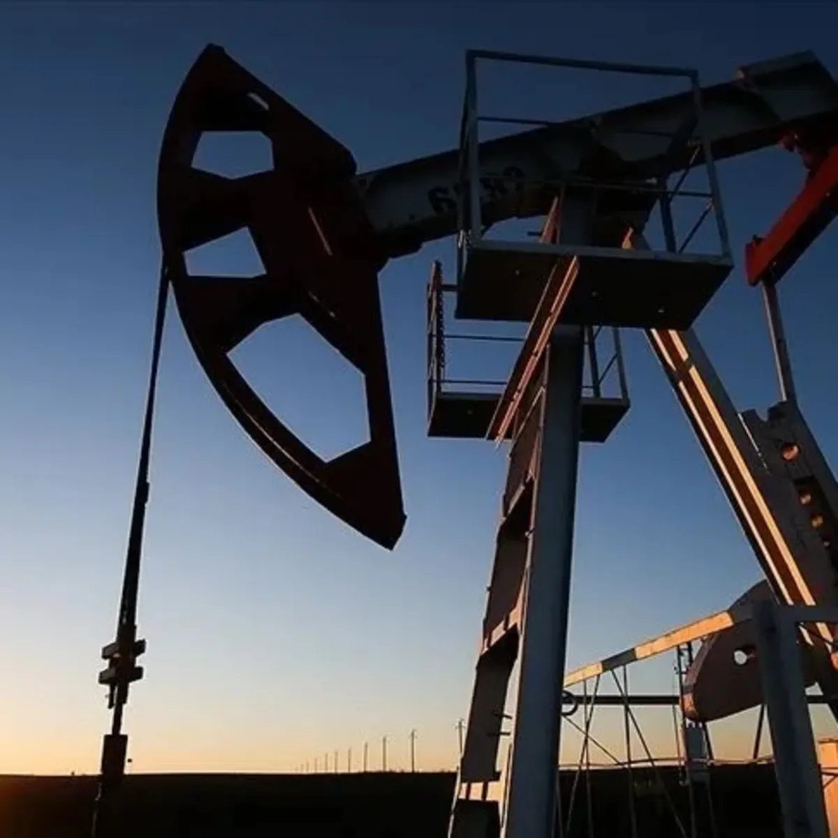 Küresel Enerji Piyasalarında Brent Petrol 100 Dolar Seviyesini Aştı