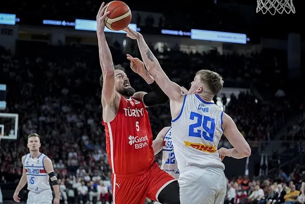 12 Dev Adam İzlanda’yı devirdi | Başkan Erdoğan maçı televizyondan takip etti