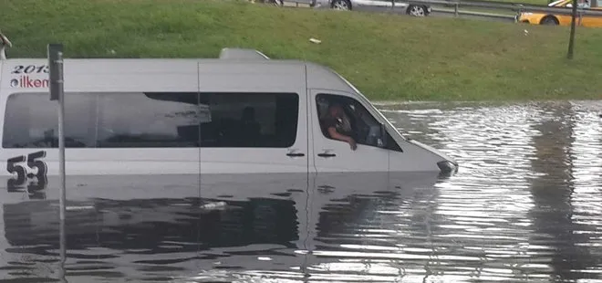İstanbul Edirnekapı’da yağış nedeniyle araçta mahsur kaldı
