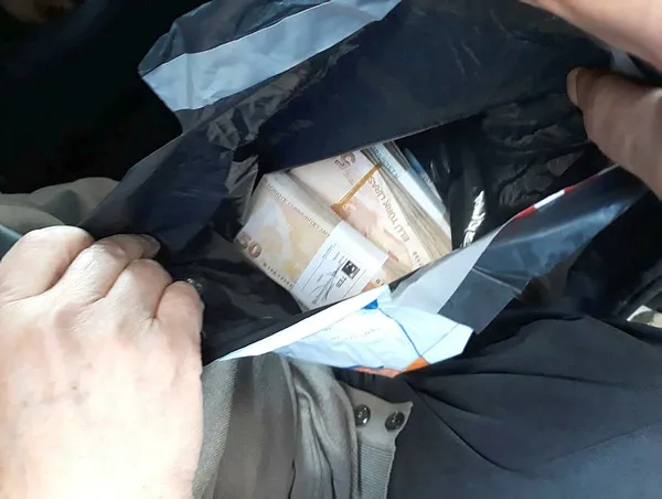 Yaşlı adam dolandırılmaktan son anda kurtuldu - 1