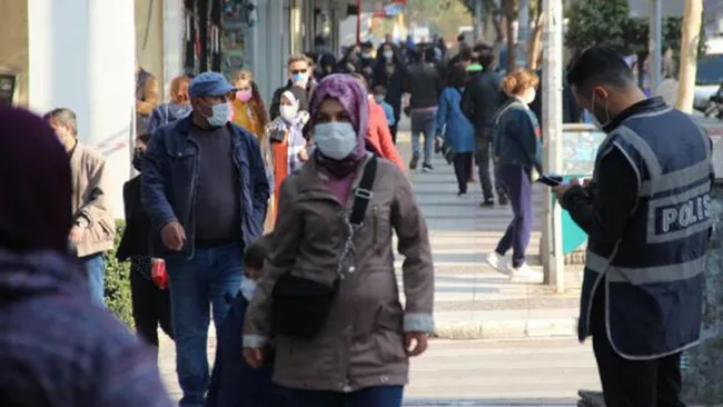 Manisa'da maskesiz sokağa çıkanlara havadan denetim - 1