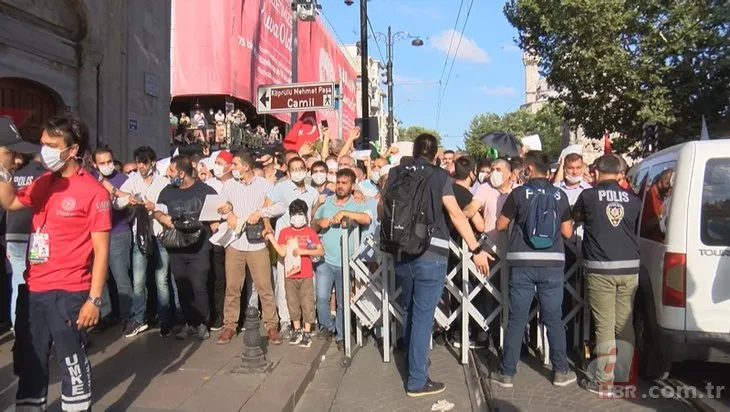 İlk namaza saatler kaldı! Polis bariyerini aşan kalabalık Ayasofya Camii’ne doğru koştu