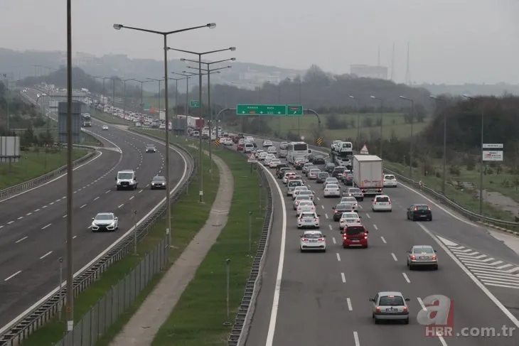 Anadolu Otoyolu’nun Bolu ve Düzce kesiminde bayram trafiği başladı! ’Kilit kavşakta’ yine aynı görüntü