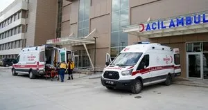 Refüje çarpan motosikletin sürücüsü öldü