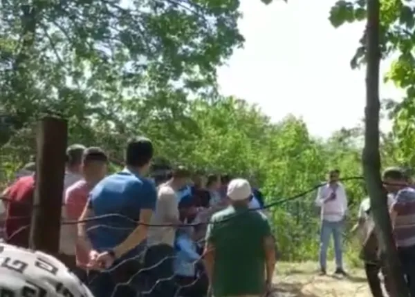 elazigda-senlik-yasa-dondu-halay-cekerken-oldugu-anlar-kamerada-1657655583345.jpg Elazığ’da şenlik yasa döndü! Halay çekerken öldüğü anlar kamerada - 2