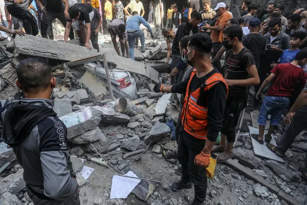 İsrail yardım TIR'larının giriş yaptığı Refah kentini vurdu! Zalimler Kudüs Hastanesi'nin çevresine bomba yağdırdı - 6