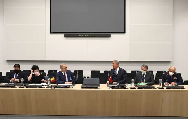 Milli Savunma Bakanı Hulusi Akar'dan Brüksel'de kritik temas! - 1