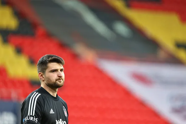 Beşiktaş’ta transfer hareketliliği! Ersin Destanoğlu Fransa’ya Mert Günok Beşiktaş’a