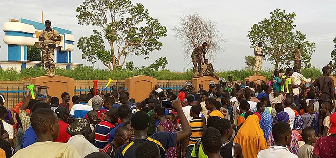 Nijer’den Fransa’ya 48 saat süre