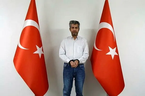 mit-tarafindan-turkiyeye-getirilen-fetocu-mehmet-cintosun-elazigda-tutuklandi-1681836902532.jpg MİT tarafından Türkiye'ye getirilen FETÖ'cü Mehmet Cintosun Elazığ'da tutuklandı - 1