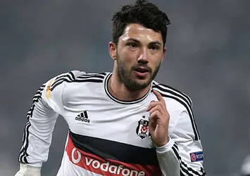 Beşiktaş Tolgay Arslan ile sözleşme yeniledi