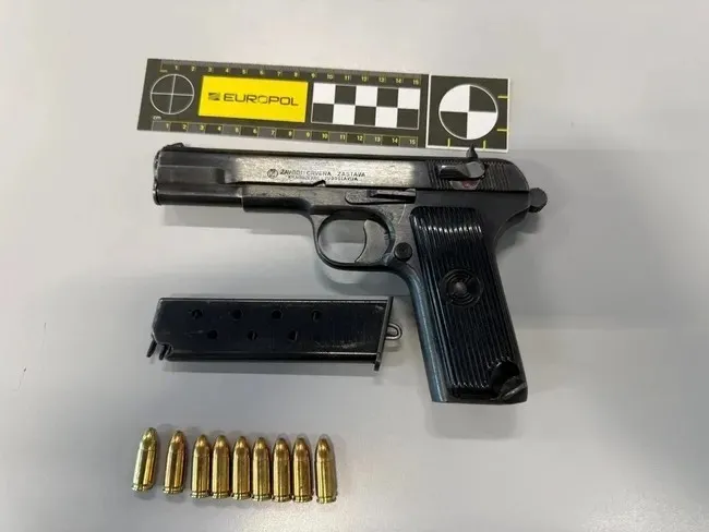 daltonlar-cetesine-trakya-kiskaci-44-milyon-euroluk-uyusturucu-agi-coktu-1775126894150.jpeg Daltonlar çetesine "Trakya" kıskacı! 4,4 milyon euroluk uyuşturucu ağı çöktü - 3