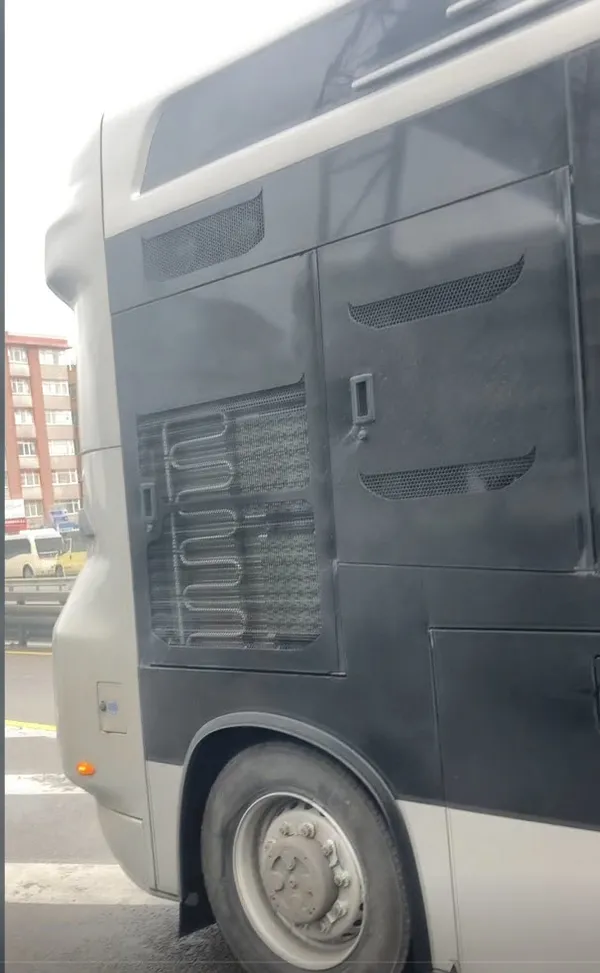 Son dakika: CHP'li İBB'nin 1 hafta önce aldığı yeni metrobüs arızalandı! Vatandaş isyan etti: Yazık - 1