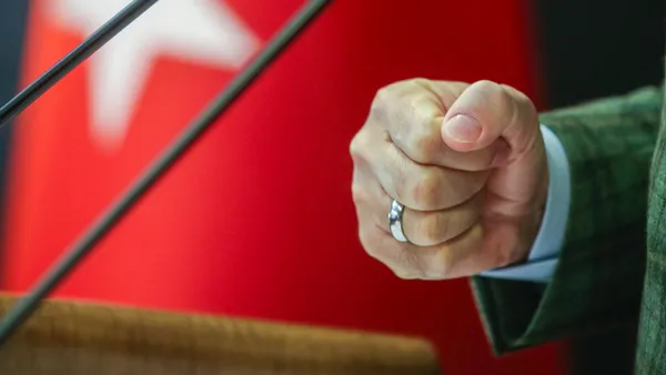 hdpli-hisyar-ozsoydan-skandal-sozler-olasi-sinir-otesi-harekati-hedef-alip-turkiyeyi-tehdit-etti-agir-fatura-o-1659714008014.jpg HDP'li Hişyar Özsoy'dan skandal sözler! Olası sınır ötesi harekatı hedef alıp Türkiye'yi tehdit etti: Ağır fatura ödersiniz - 2