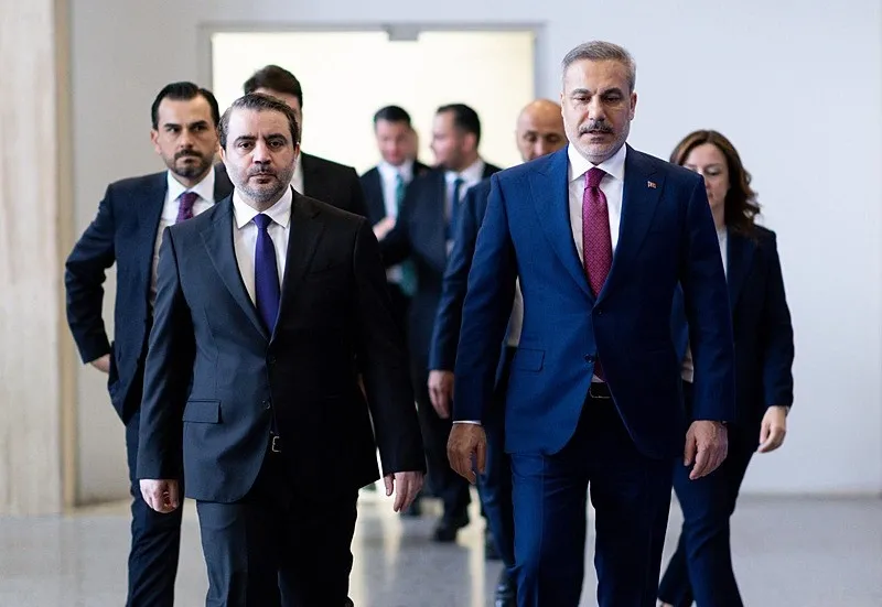 disisleri-bakani-fidan-israil-turkiyeyi-yeni-dusman-olarak-ilan-etmenin-arayisinda-1776083845950.jpeg Dışişleri Bakanı Hakan Fidan, Suriye Dışişleri Bakanı Esad Hasan Şeybani ile Ankara'da bir araya gelmişti (AA)