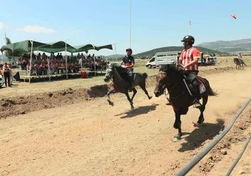 Rahvan atlar Tavas'ta pistin tozunu attırdı