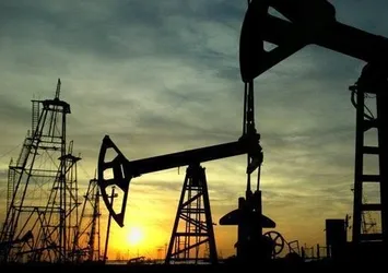 ABD'nin ticari ham petrol stokları azaldı