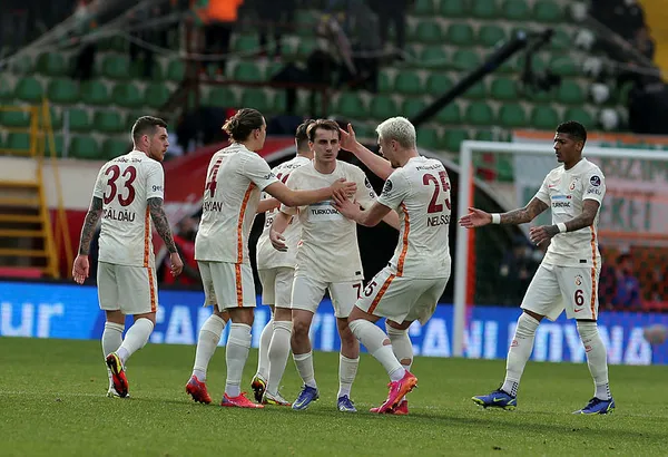galatasaray-kayserispor-canli-skor-aslan-galibiyet-pesinde-1644676466101.jpg
