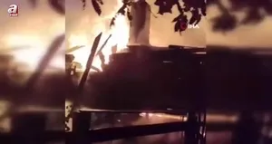 Alevlerin sardığı ahşap ev tamamen yandı