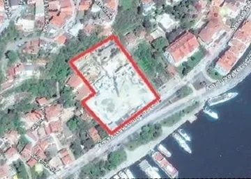 Kurul durdurdu, Koç umursamadı! Tarihi alanda 14 türde 55 ağaç kestiler