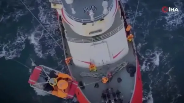 1657708438632.jpg Arjantin’de korku dolu anlar! Denizin ortasında kalp krizi geçiren balıkçı helikopterle kurtarıldı - 2