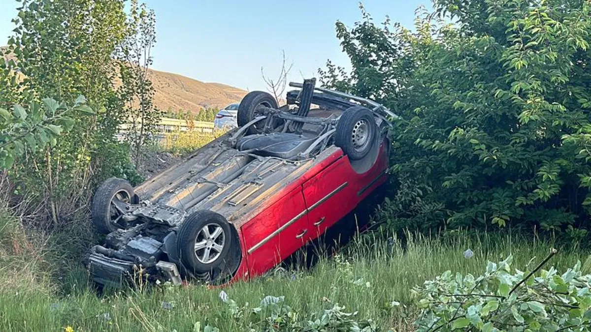 Sivas'ta kontrolden çıkan araç şarampole uçtu takla attı: 1'i ağır, 6 yaralı