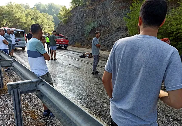 marmariste-cip-safari-araci-devrildi-cok-sayida-olu-ve-yarali-var-1661355260020.jpg Marmaris'te cip safari aracı devrildi! Çok sayıda ölü ve yaralı var - 3