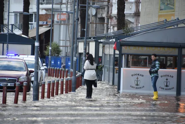 bugun-hava-nasil-olacak-29-eylul-istanbul-izmir-ankara-hava-durumu-meteorolojiden-kuvvetli-yagis-ve-firtina-uyarisi-yola-cikacaklar-dikkat-1632886992346.jpg Bugün hava nasıl olacak? 29 Eylül İstanbul, İzmir, Ankara hava durumu: Meteorolojiden kuvvetli yağış ve fırtına uyarısı: Yola çıkacaklar dikkat - 6