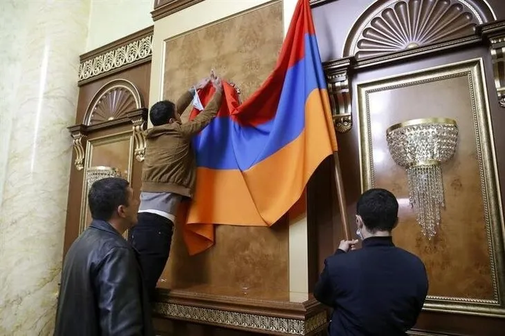 Azerbaycan ordusu diz çöktürdü! Ermenistan'da ortalık savaş alanı gibi! Meclis Başkanını linç ettiler