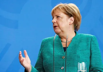 Merkel'den Azerbaycan'da 'Ermenistan' gafı