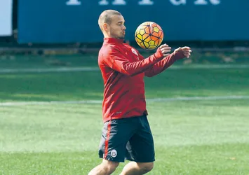 Eyvah: Sneijder’in sakatlığı nüksetti!