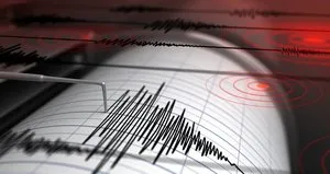 O ülkede 5.2 büyüklüğünde deprem: 4 yaralı