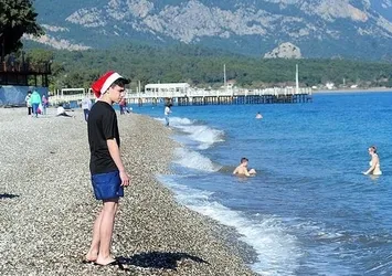 Antalya'da yılın ilk günü deniz keyfi