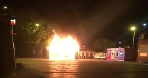 Bakırköy’de İBB’ye ait büfe alev alev yandı
