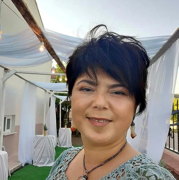 tekirdagda-aile-hekiminin-sir-sonu-pansiyon-odasinda-oturur-vaziyette-olu-bulundu-1632154456990.jpeg Tekirdağ'da genç doktorun sır ölümü! Oturur vaziyette ölü bulundu - 2