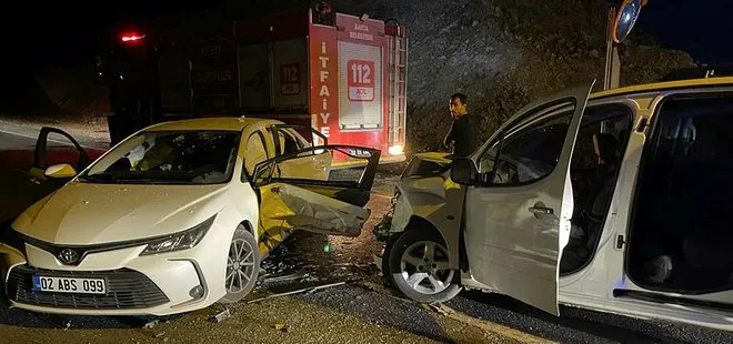 Şanlıurfa’da hafif ticari araç ile otomobil çarpıştı: 11 yaralı