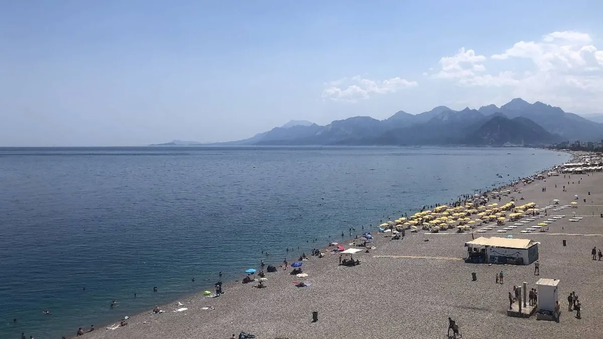 Antalya'da sıcak hava ve nem etkili oluyor